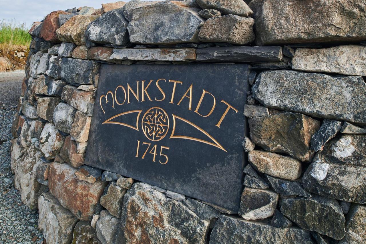 Monkstadt 1745 Restaurant With Rooms Portree Eksteriør billede